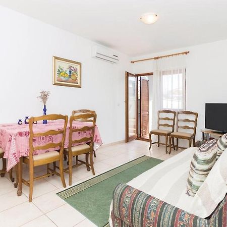 Apartmani Cizmesija Tkon Zewnętrze zdjęcie