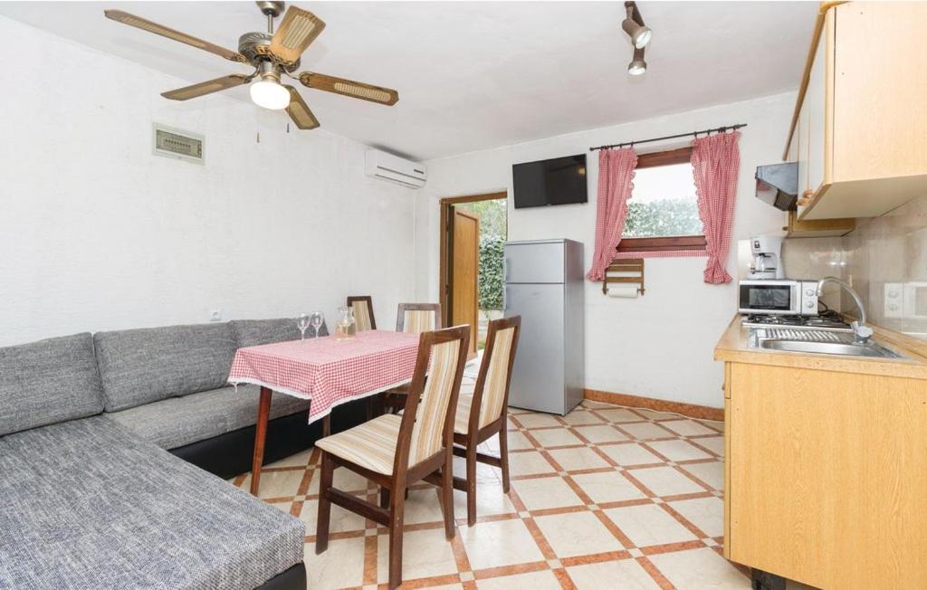 Apartmani Cizmesija Tkon Zewnętrze zdjęcie