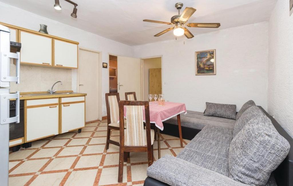 Apartmani Cizmesija Tkon Zewnętrze zdjęcie